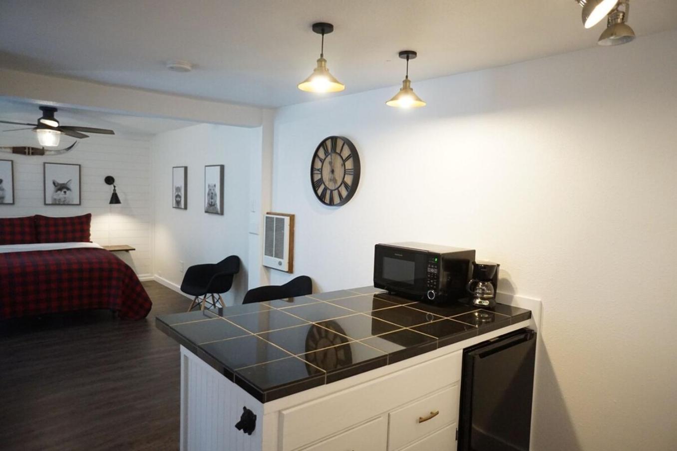Bear Cave- Pet Friendly Suite In Shaver Lake Exteriör bild