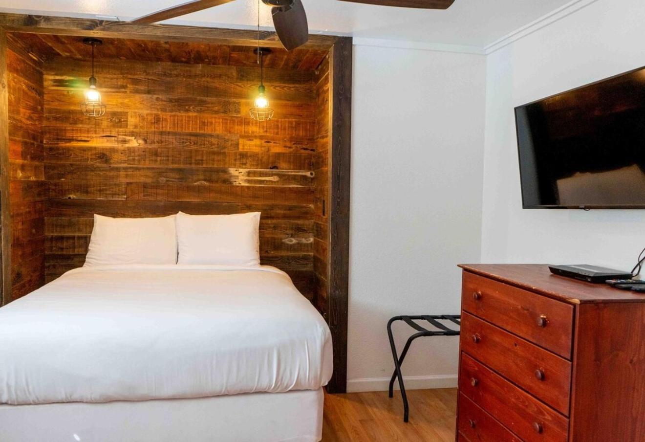 Bear Cave- Pet Friendly Suite In Shaver Lake Exteriör bild