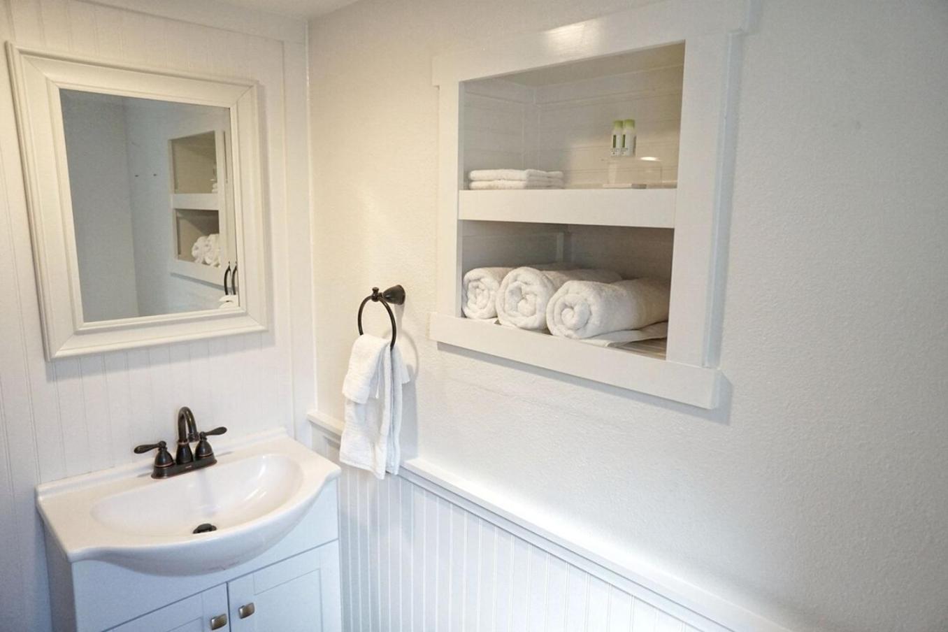 Bear Cave- Pet Friendly Suite In Shaver Lake Exteriör bild