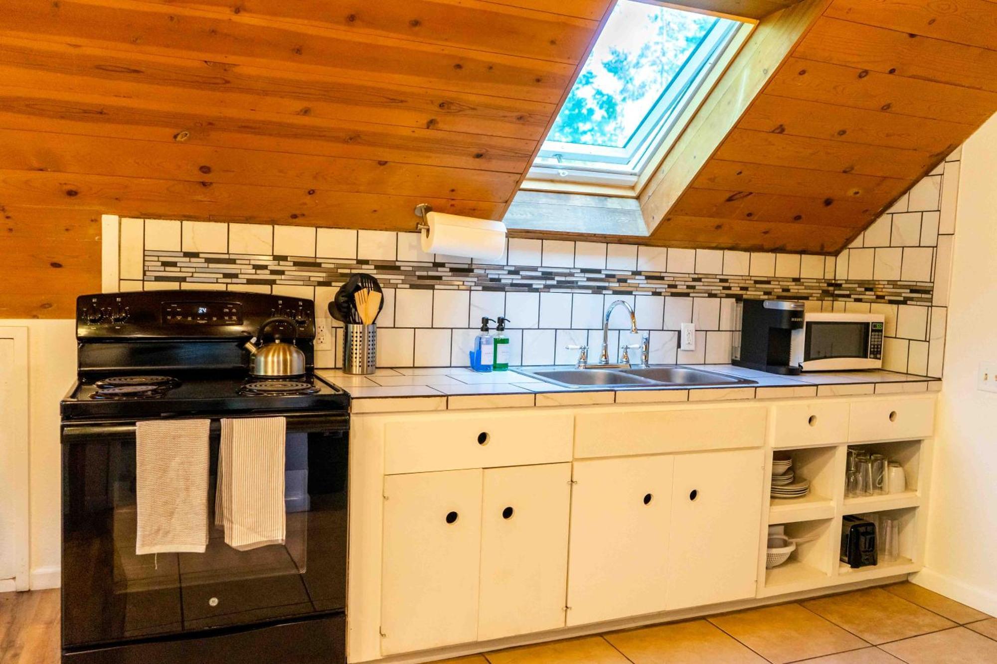 Bear Cave- Pet Friendly Suite In Shaver Lake Exteriör bild
