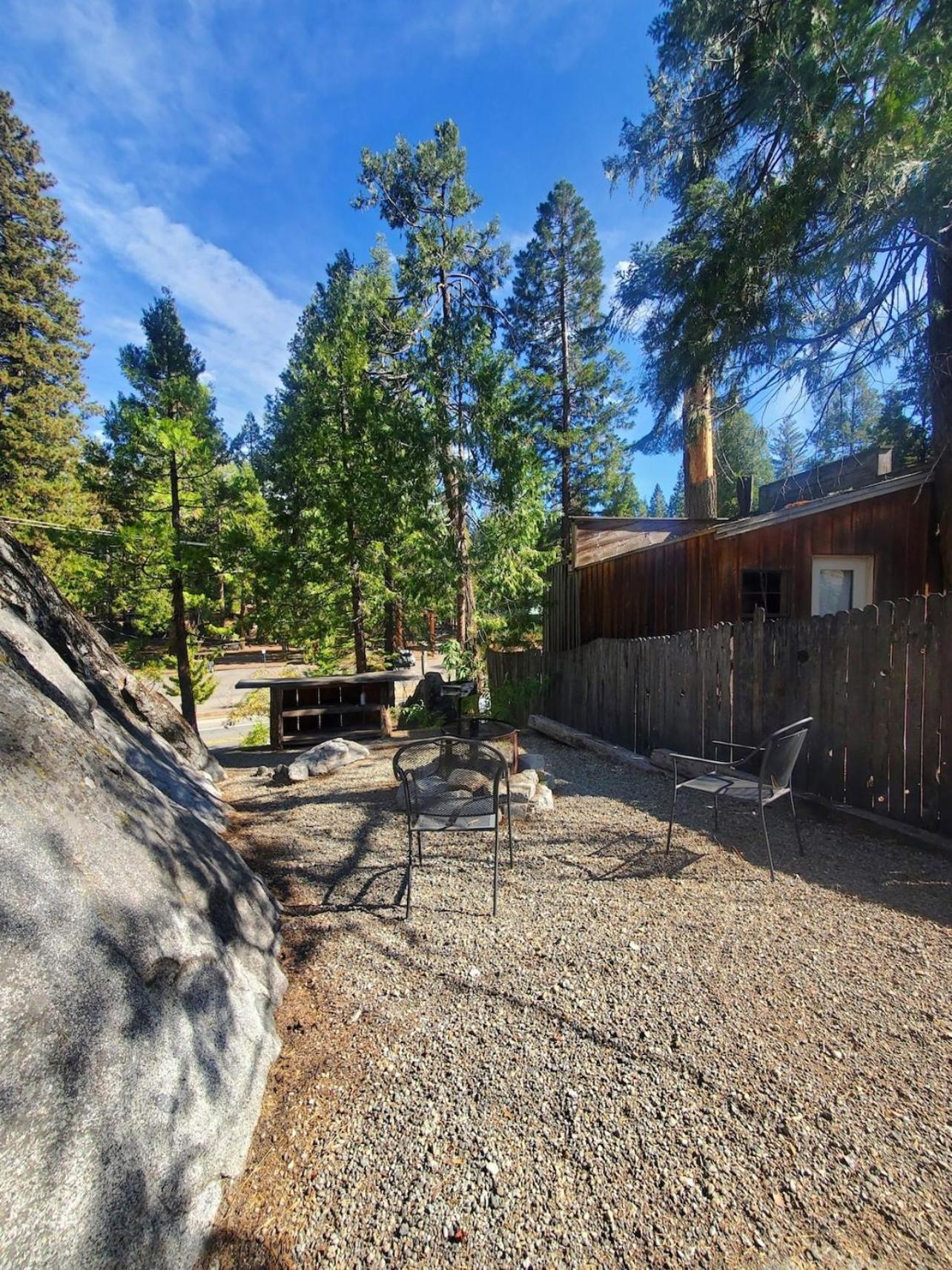 Bear Cave- Pet Friendly Suite In Shaver Lake Exteriör bild