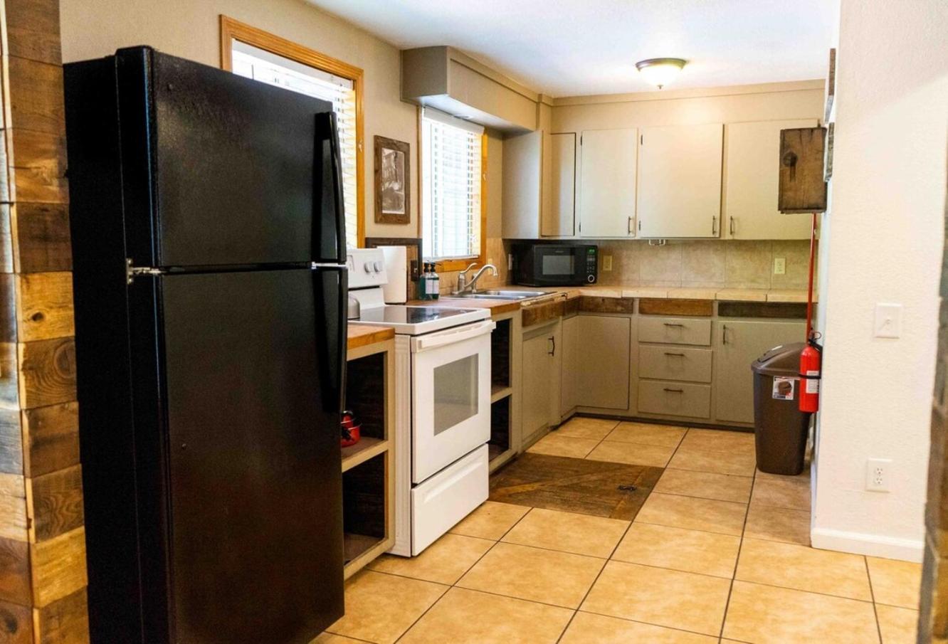 Bear Cave- Pet Friendly Suite In Shaver Lake Exteriör bild